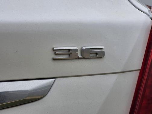Crystal White Tri-Coat 2017 Cadillac XT5 Luxury
