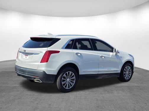 Crystal White Tri-Coat 2017 Cadillac XT5 Luxury