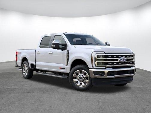 Star White 2027 Ford F-250 Lariat