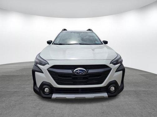 Crystal White Pearl 2023 Subaru Outback Limited
