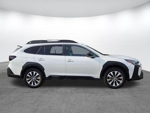 Crystal White Pearl 2023 Subaru Outback Limited