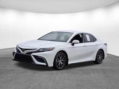 Ice 2023 Toyota Camry SE