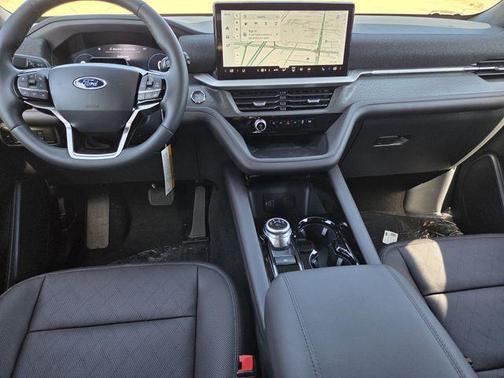 Agate Black Metallic 2026 Ford Explorer Platinum