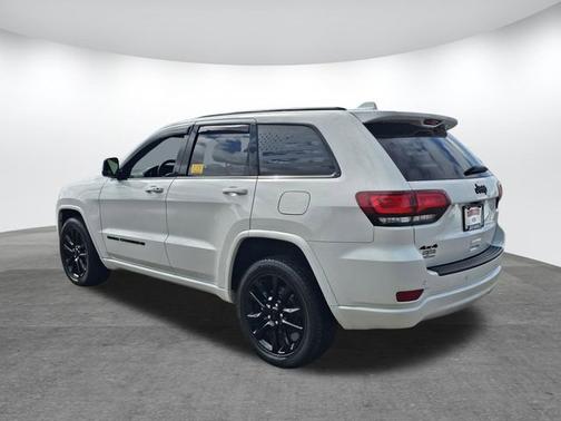 2022 Jeep Grand Cherokee LAREDO