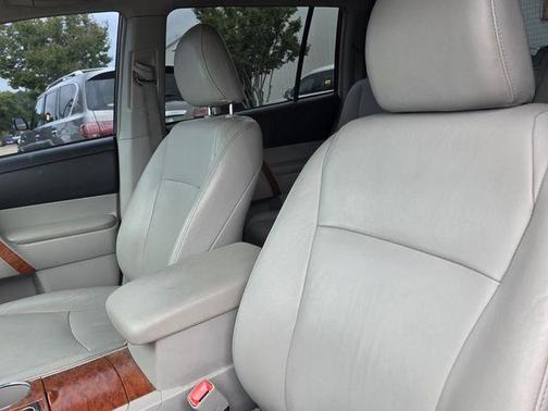 Magnetic Gray Metallic 2010 Toyota Highlander Limited