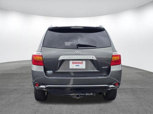 Magnetic Gray Metallic 2010 Toyota Highlander Limited
