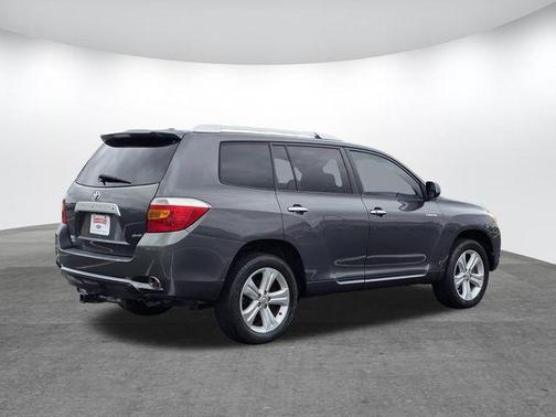 Magnetic Gray Metallic 2010 Toyota Highlander Limited