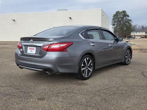 2016 Nissan Altima 2.5 SR