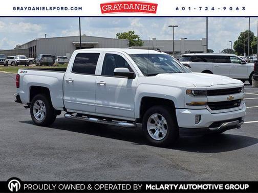Summit White 2018 Chevrolet Silverado 1500 LT
