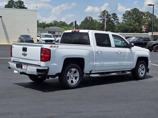 Summit White 2018 Chevrolet Silverado 1500 LT