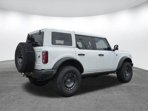Oxford White 2025 Ford Bronco Badlands