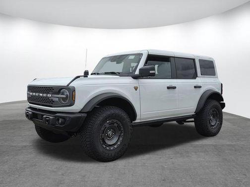 Oxford White 2025 Ford Bronco Badlands