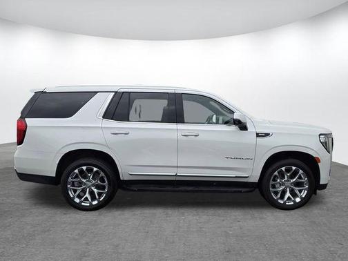 White Frost Tri-Coat 2021 GMC Yukon SLT