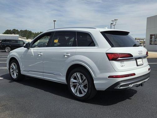 Glacier White Metallic 2023 Audi Q7 45 Premium