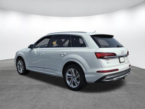 2023 Audi Q7 45 Premium