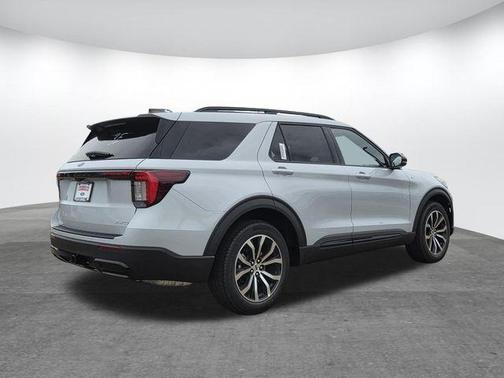 Space White Metallic 2026 Ford Explorer ST-Line