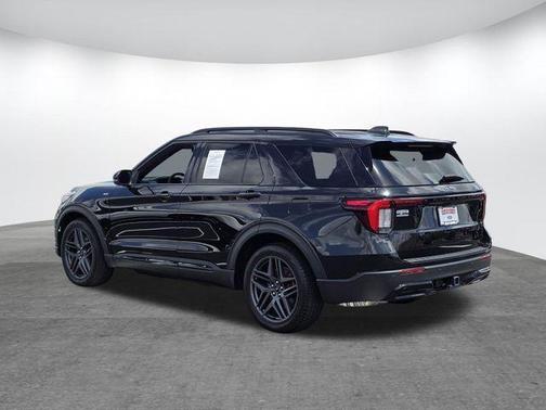 Black Metallic 2025 Ford Explorer ST-Line