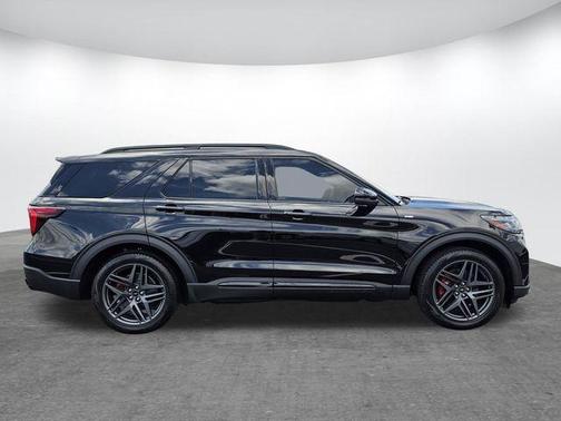 Black Metallic 2025 Ford Explorer ST-Line