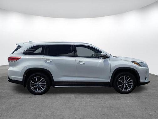 Blizzard Pearl 2019 Toyota Highlander XLE