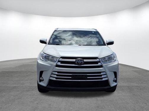 Blizzard Pearl 2019 Toyota Highlander XLE