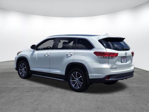 Blizzard Pearl 2019 Toyota Highlander XLE