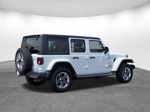 Bright White Clearcoat 2021 Jeep Wrangler Unlimited Sahara