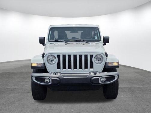 Bright White Clearcoat 2021 Jeep Wrangler Unlimited Sahara