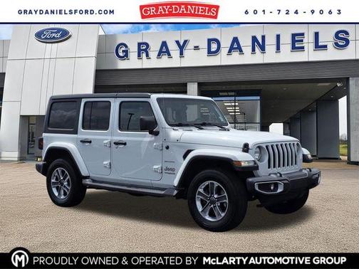 Bright White Clearcoat 2021 Jeep Wrangler Unlimited Sahara