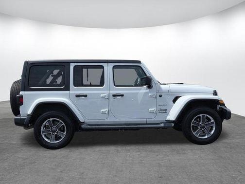 Bright White Clearcoat 2021 Jeep Wrangler Unlimited Sahara