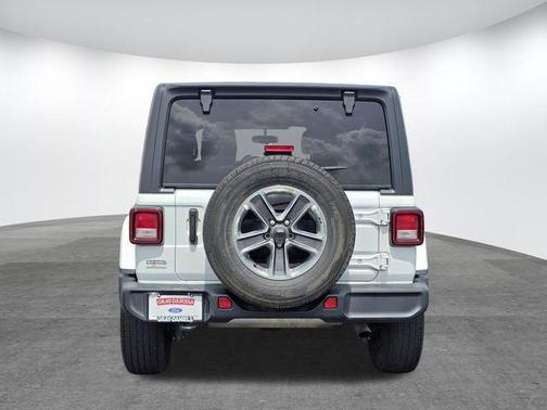 Bright White Clearcoat 2021 Jeep Wrangler Unlimited Sahara
