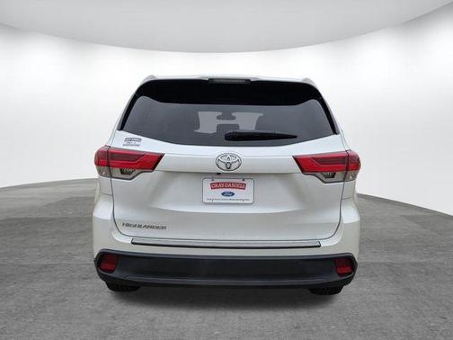 2017 Toyota Highlander LE