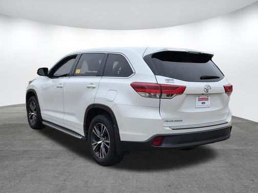 2017 Toyota Highlander LE