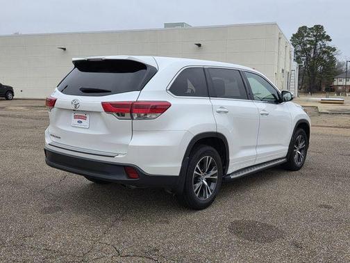 2017 Toyota Highlander LE