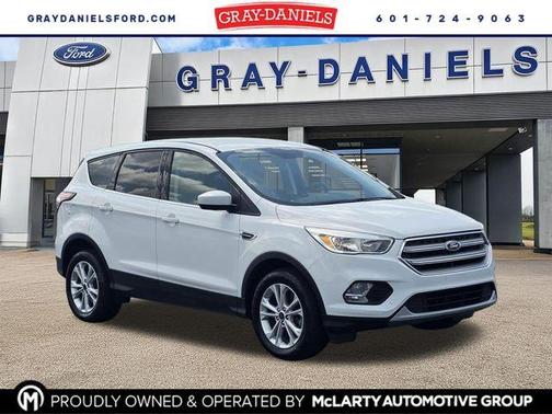 Oxford White 2017 Ford Escape SE