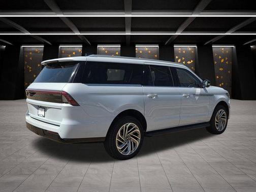 Crystal White Metallic 2026 Lincoln Navigator L Premiere