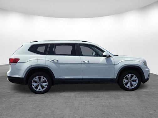 Pure White 2018 Volkswagen Atlas 3.6L SE w/Technology