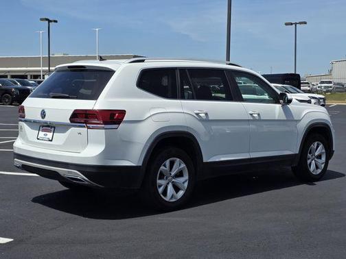 Pure White 2018 Volkswagen Atlas 3.6L SE w/Technology