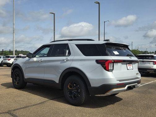 Space White Metallic 2026 Ford Explorer Tremor