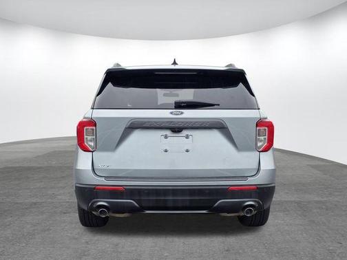 Silver Metallic 2022 Ford Explorer XLT