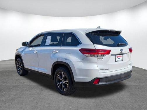 Blizzard Pearl 2019 Toyota Highlander LE Plus