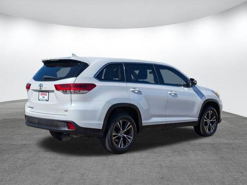 Blizzard Pearl 2019 Toyota Highlander LE Plus
