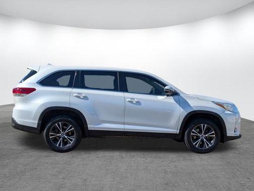 Blizzard Pearl 2019 Toyota Highlander LE Plus