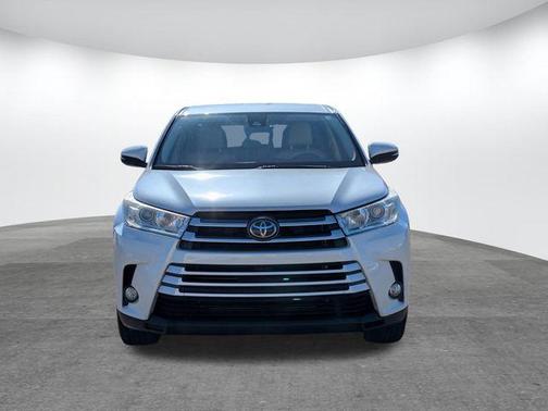 Blizzard Pearl 2019 Toyota Highlander LE Plus