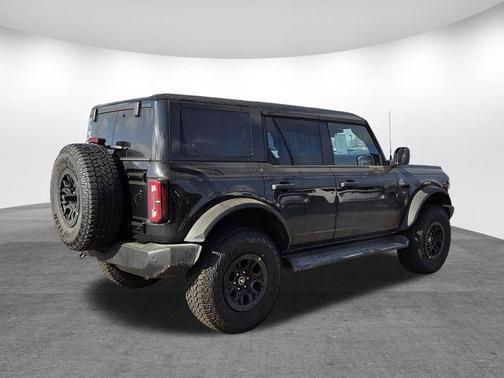 Shadow Black 2026 Ford Bronco Outer Banks