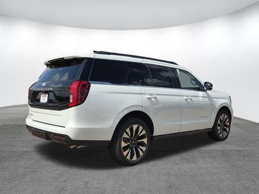 Star White 2027 Ford Expedition Platinum