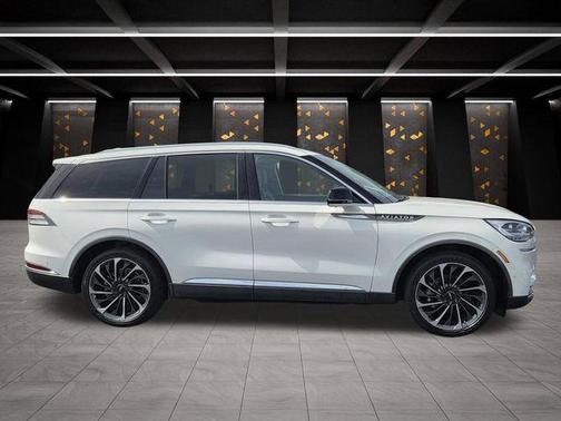 White 2020 Lincoln Aviator Reserve AWD