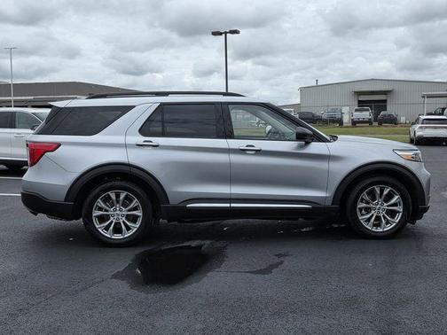 Iconic Silver Metallic 2022 Ford Explorer XLT