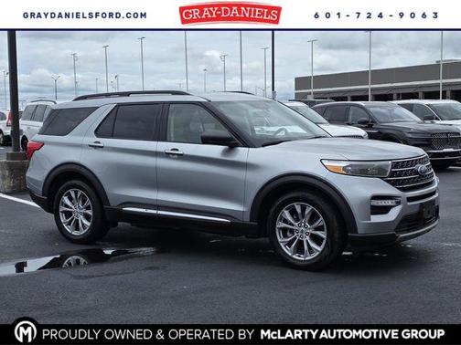 Iconic Silver Metallic 2022 Ford Explorer XLT