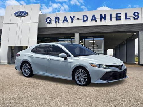 Wind Chill Pearl 2019 Toyota Camry XLE