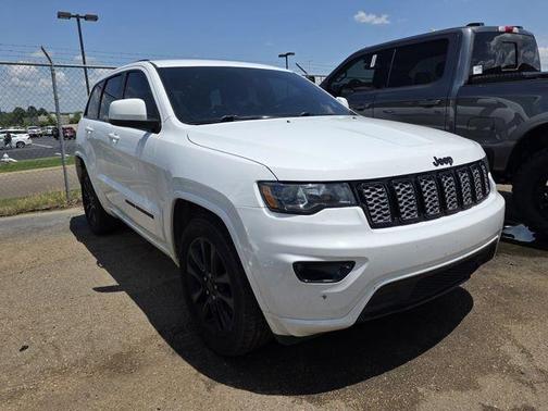 Bright White Clearcoat 2021 Jeep Grand Cherokee Laredo X